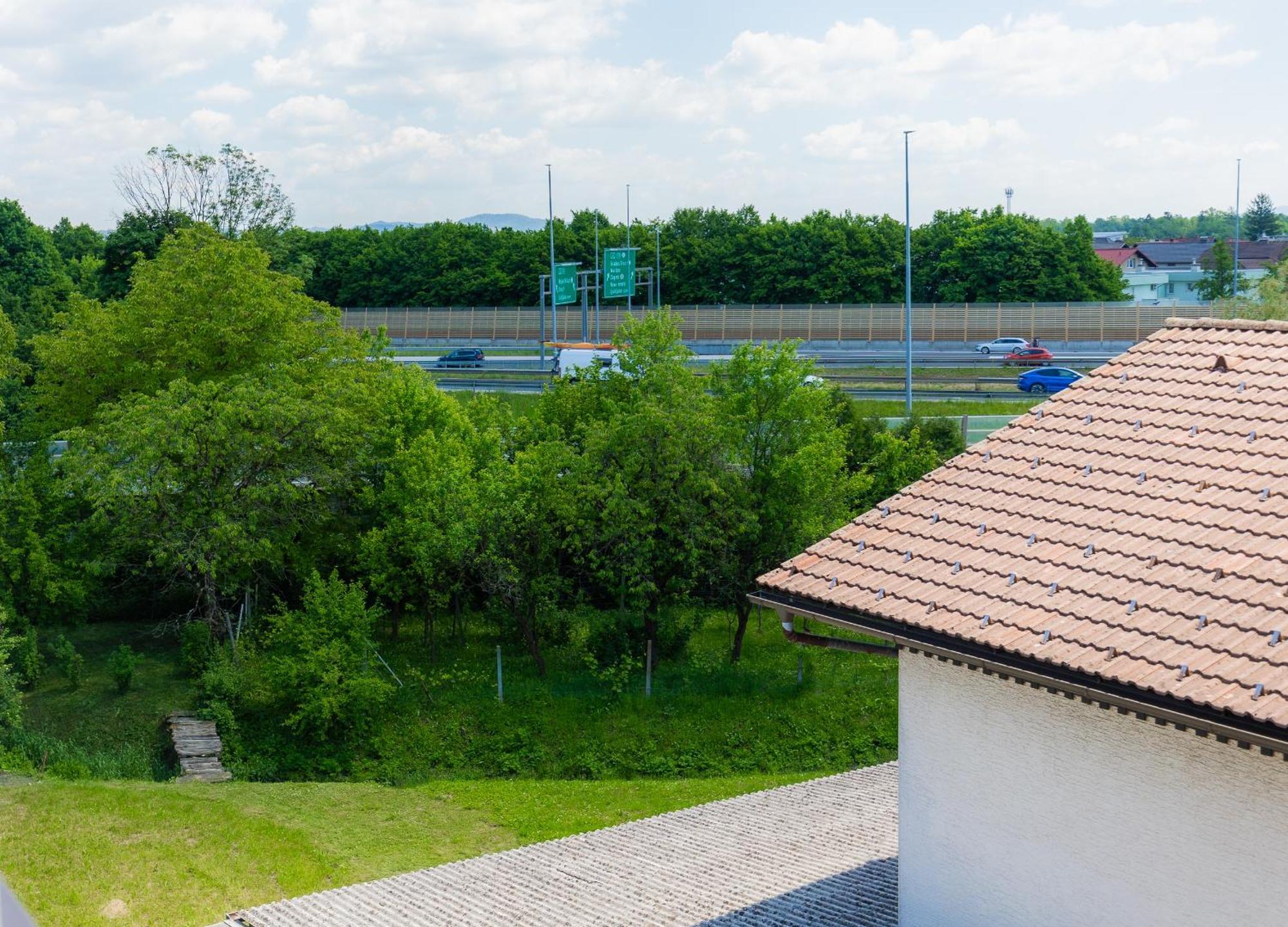 Rooms Kozarje Любляна Екстер'єр фото