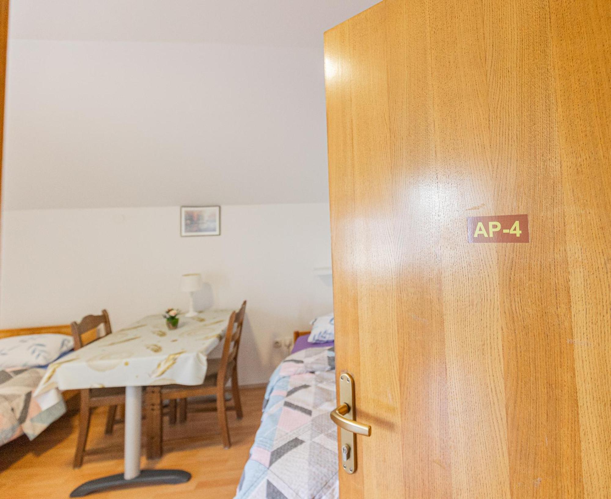 Rooms Kozarje Любляна Екстер'єр фото