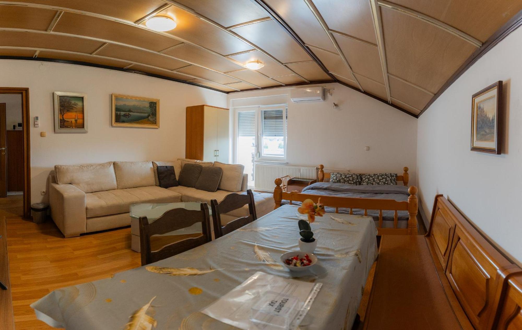 Rooms Kozarje Любляна Екстер'єр фото