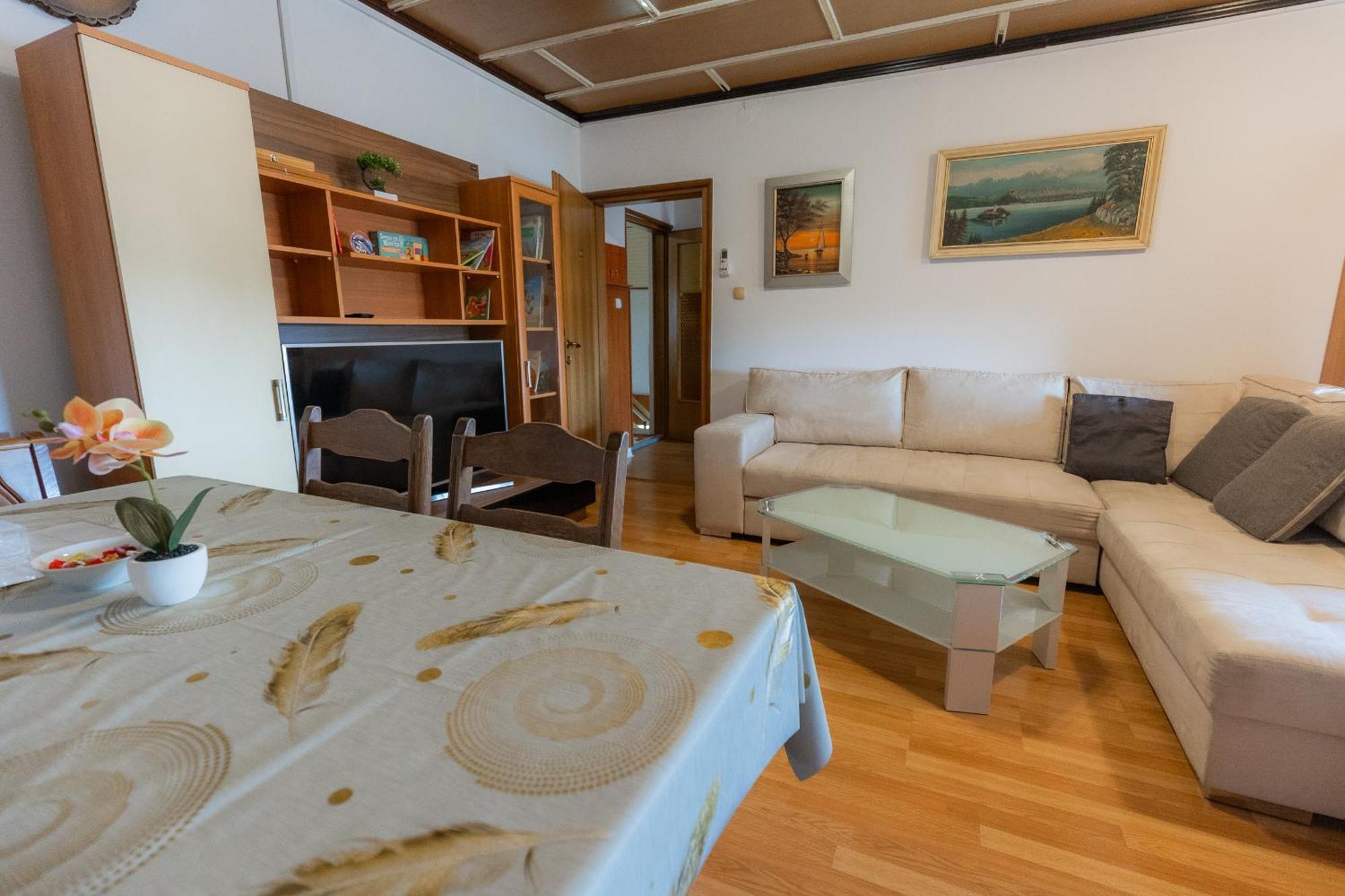Rooms Kozarje Любляна Екстер'єр фото