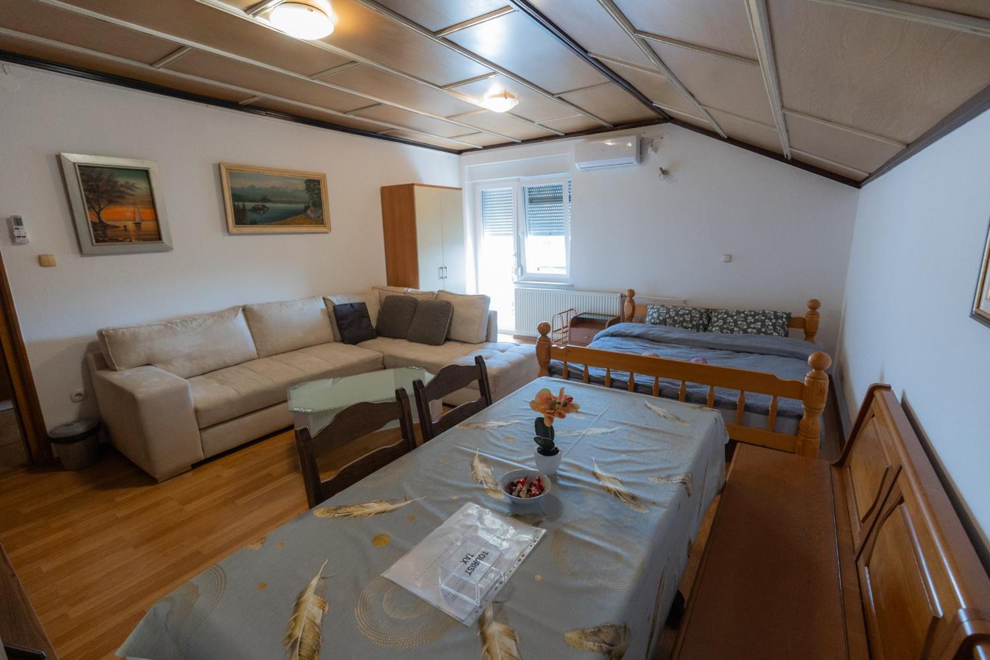 Rooms Kozarje Любляна Екстер'єр фото